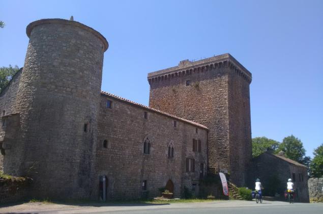 ESCAPADE EN MINI-BUS AVEC BUSCAPADE : LA TOUR TEMPLIÈRE DU VIALA
